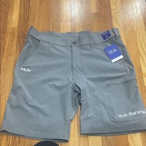 NWT Huk fishing shorts